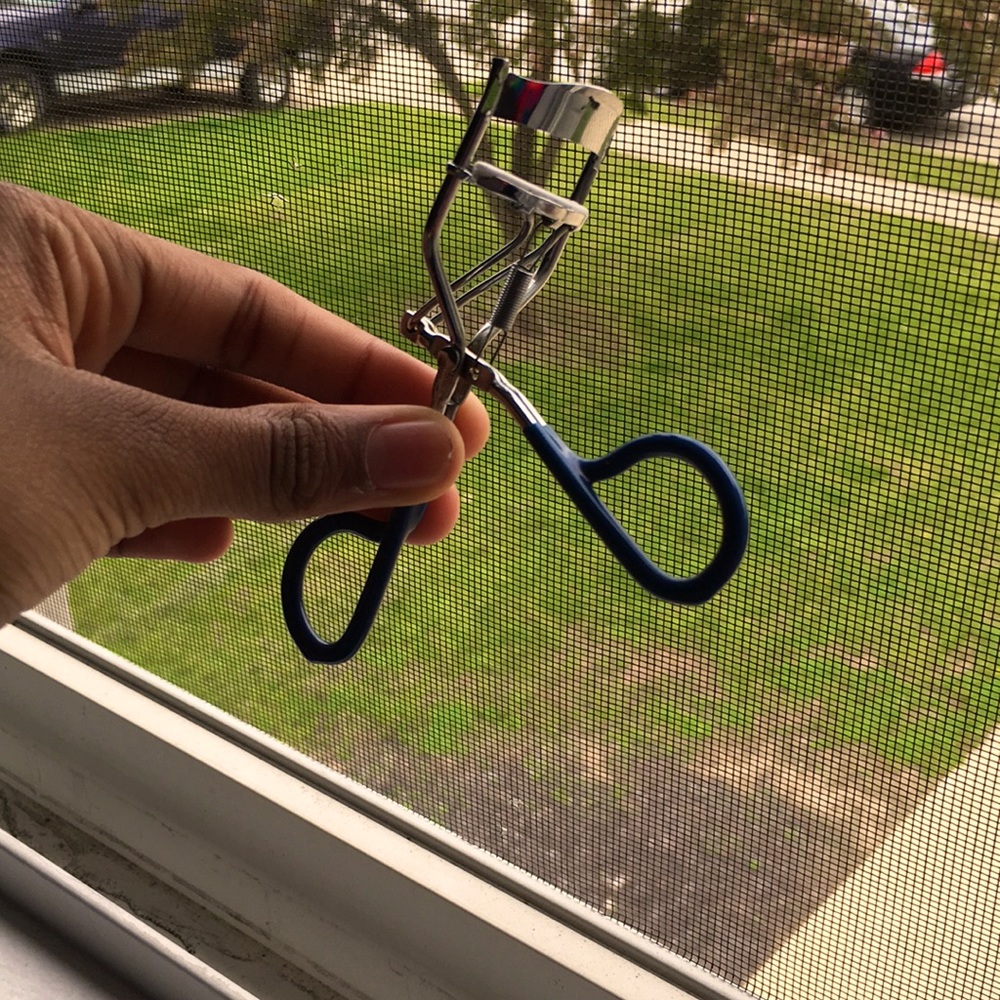 eyelash curler